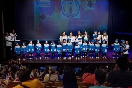  Acto de colación de grado de los niños y niñas en Capiatl.